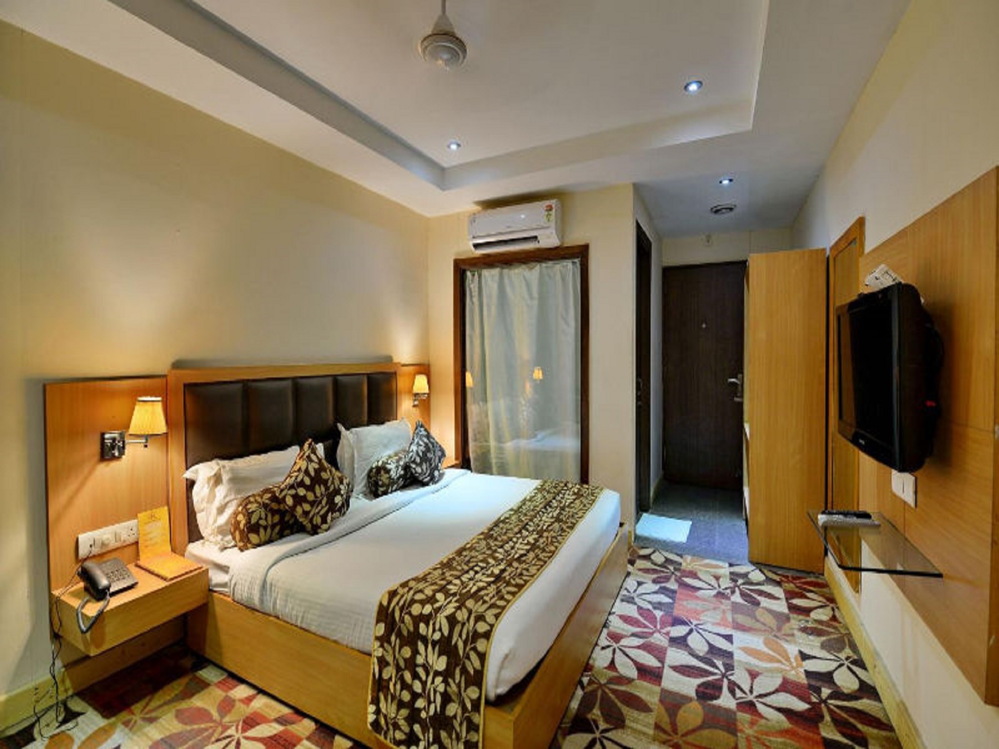 Hotel Kohinoor Palace-Club Room1